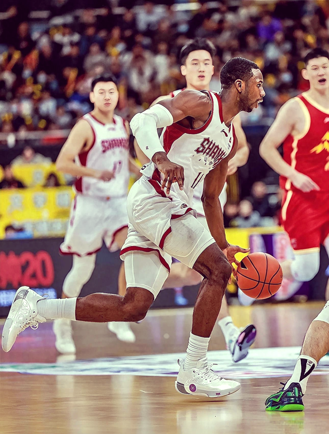 关于清晨巴塞罗那备战CBA常规赛，内部沟通细节曝光，质疑声仍在，细节决定成败的信息